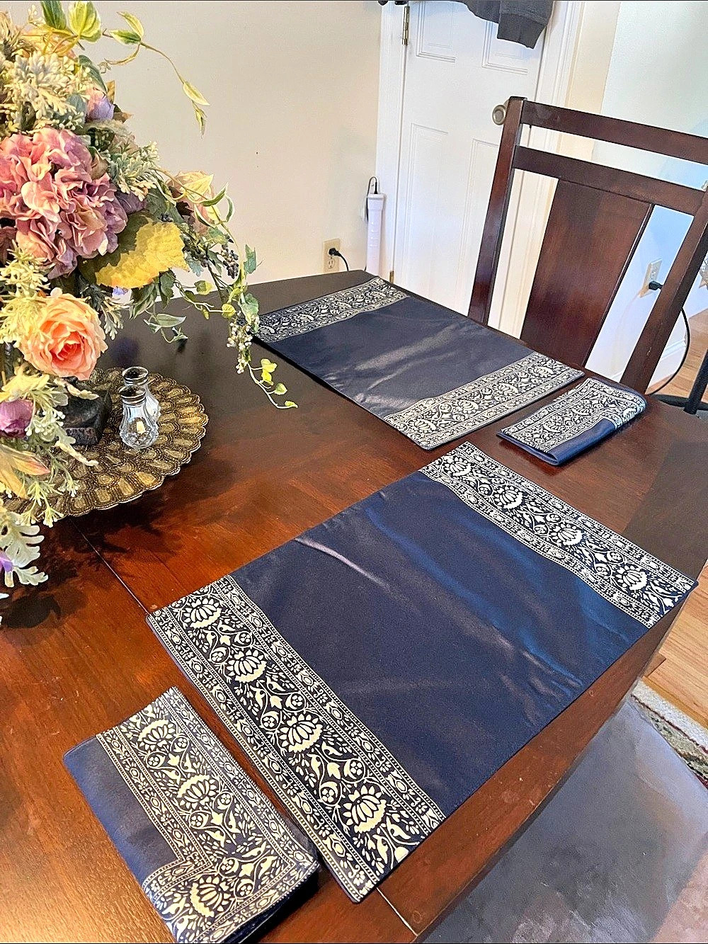 Blue & White Floral Table Linen Placemats &Napkins / 8pc / Setting for 4 people